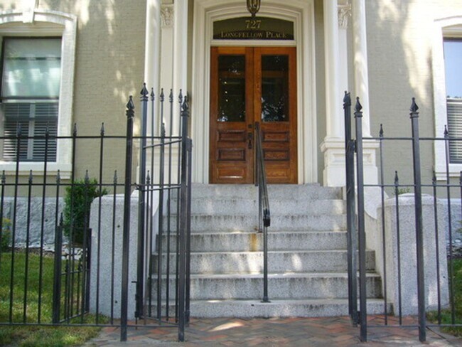 Foto del edificio - Beautiful 1 Bedroom In One Of Portlands Most Historic Buildings