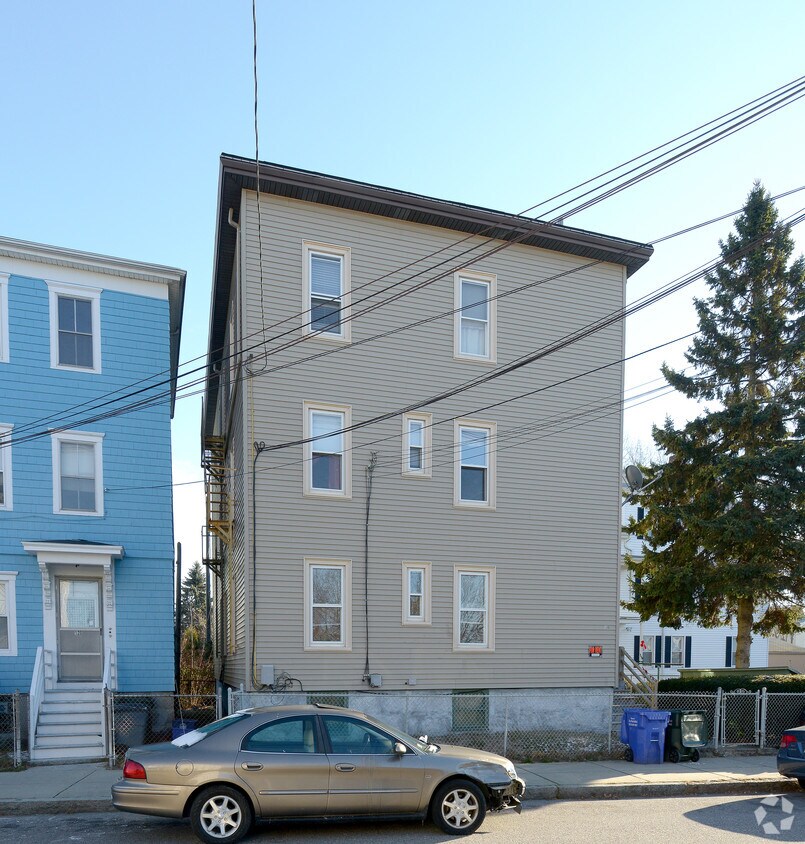 130 Crapo St, New Bedford, MA 02744 130 Crapo St New Bedford, MA