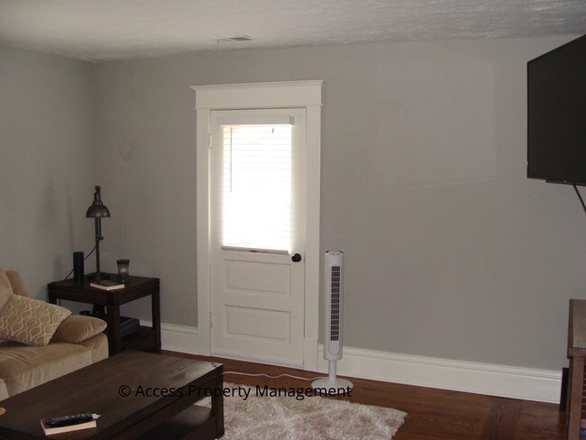 Building Photo - 1032 Chester St SE