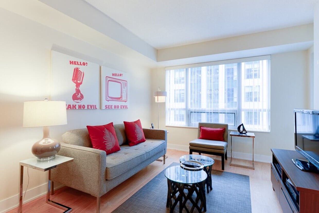 Photo principale - 348 Wellington St W