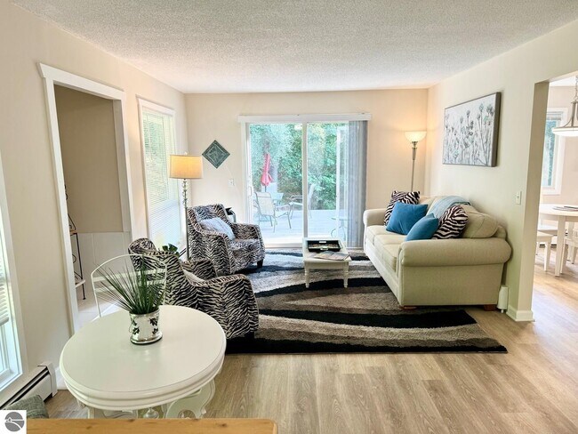 Foto del edificio - 6031 Brackett Rd