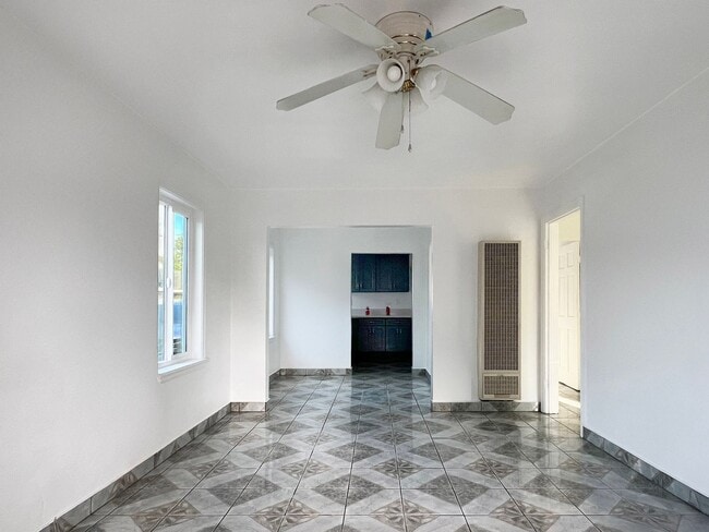 Building Photo - **3030 Caspian Way Long Beach** Front 2 be...