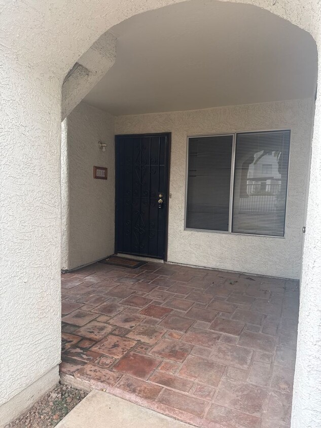 Building Photo - 1 BEDROOM UNIT IN GLENDALE