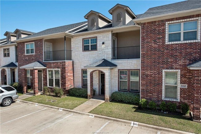 Building Photo - 517 Forest Dr