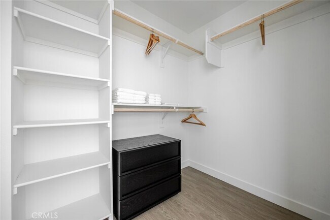 Building Photo - 551 S Harbor-416-416