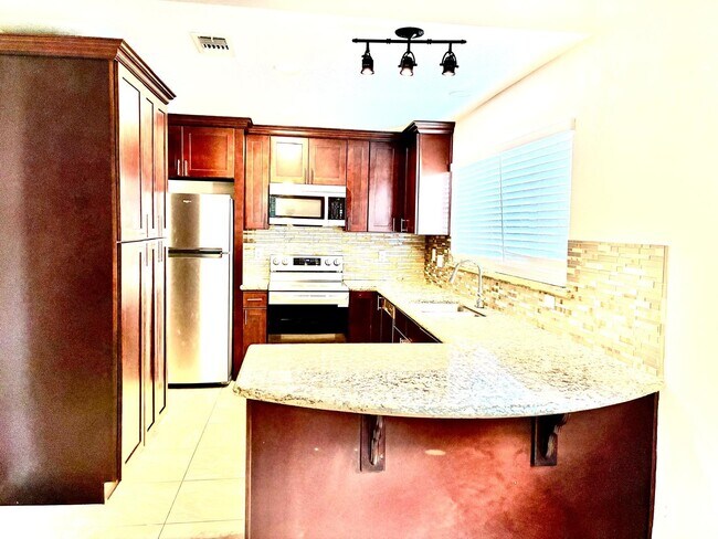 Building Photo - 16927 Hibiscus Ln