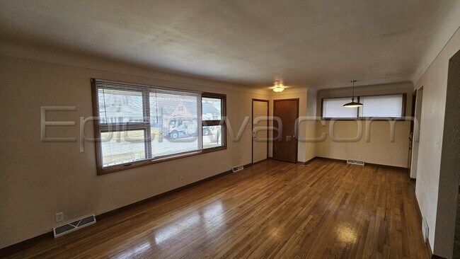 Building Photo - 401 31st St NW