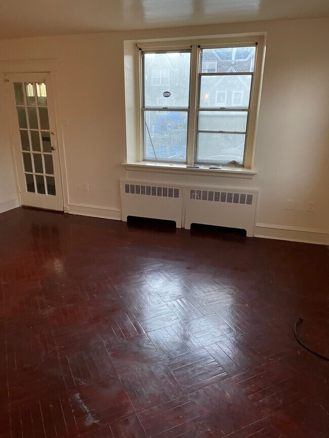Living room - 5253 Westford Rd