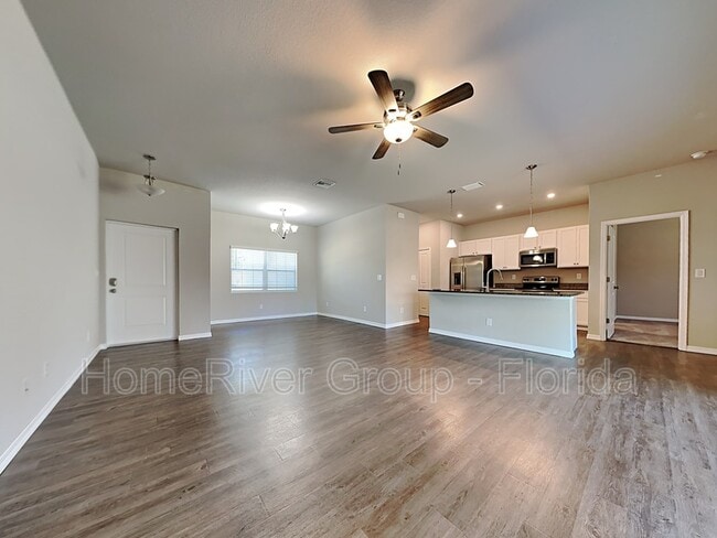 Building Photo - 14051 Slichter Ave