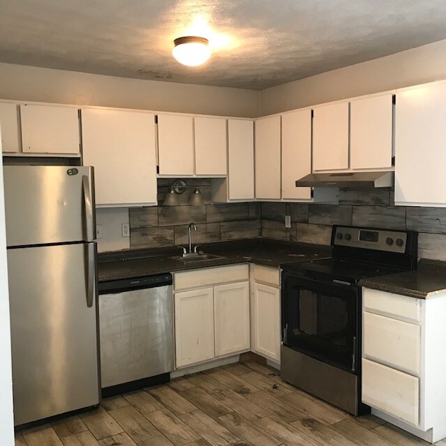 Foto principal - 705 Bunker Hill Rd