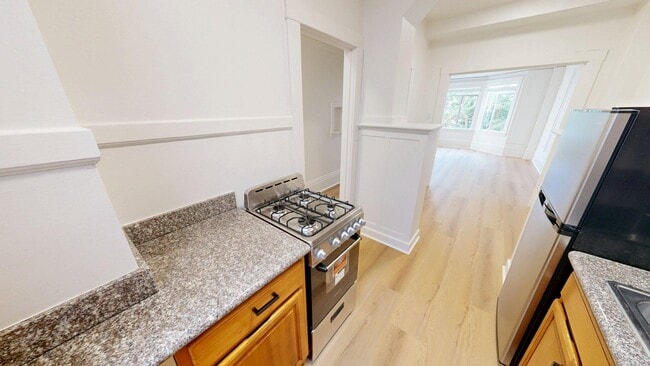 Building Photo - 1047 Bush St