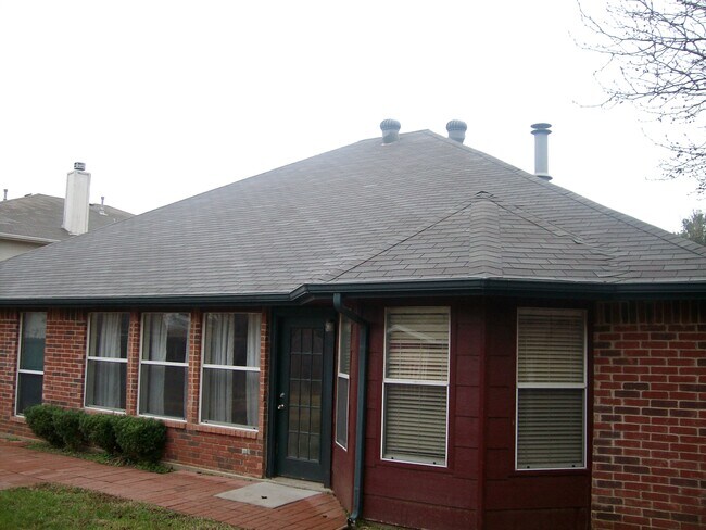 Foto del edificio - 2202 Bowie Ln