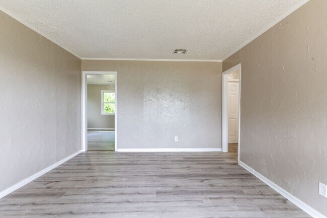 Building Photo - Welcome to your cozy oasis in the heart of...
