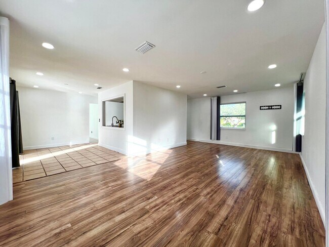 Foto del edificio - 245 Sandpiper Ave