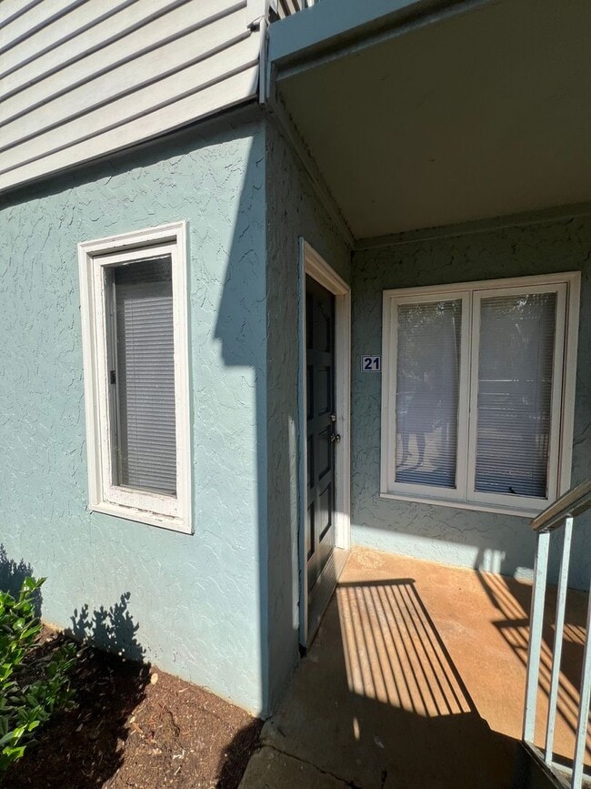 Building Photo - 1 bedroom condo for $1050(1st floor)  Clos...