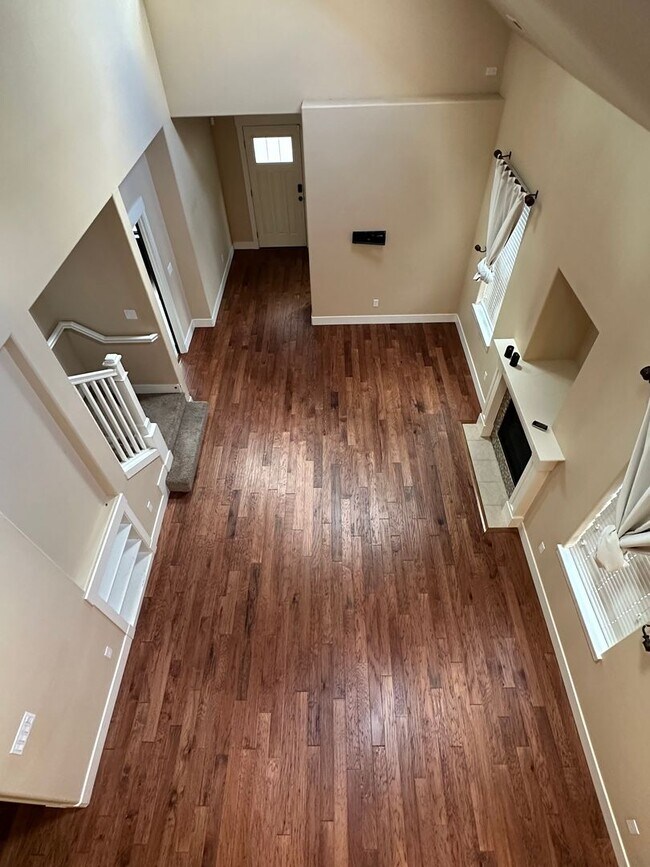 Foto del edificio - Vaulted Ceilings & Loft – Charming 3 Bedroom Home