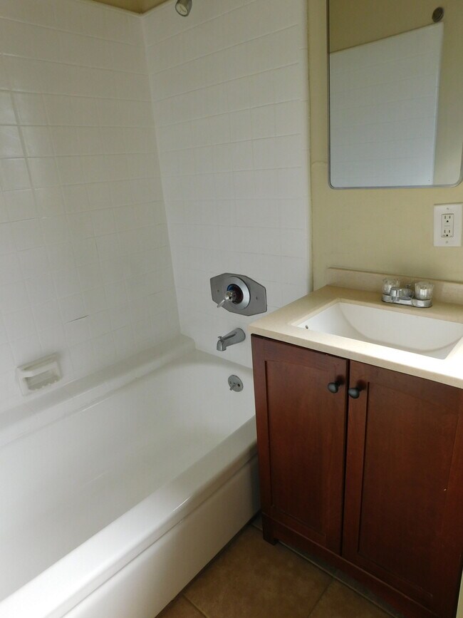 Foto del edificio - 6930 Fulton Ave