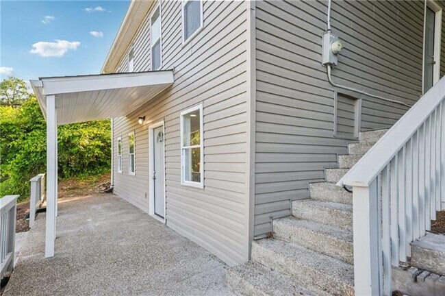 Foto del edificio - HOME FOR THE HOLIDAYS SPECIAL!-4 BEDROOM HOME IN FOX CHAPEL