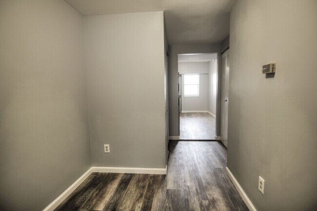 Foto del edificio - 5529 Pershing Ave