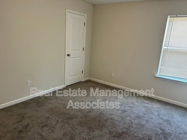 Foto del edificio - 156 Meadowbrooke Dr