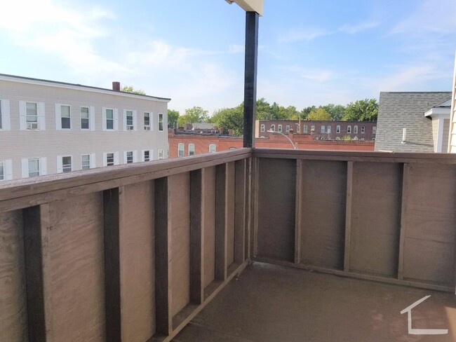 Building Photo - 21 Weitz St