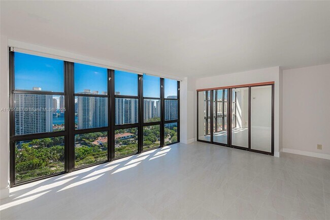 Foto del edificio - 18181 NE 31st Ct