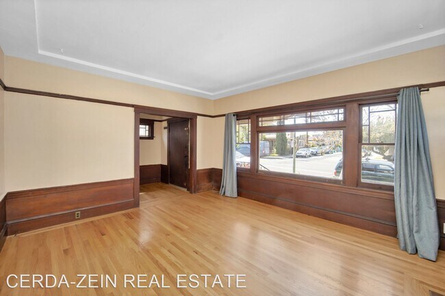 Foto del edificio - 2 br, 1.5 bath House - 1630 Broadway
