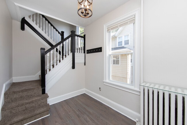 Private Foyer - 911 Eldridge Ave