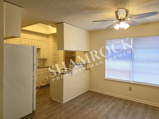 Building Photo - 3/2 Duplex in Waco ISD!