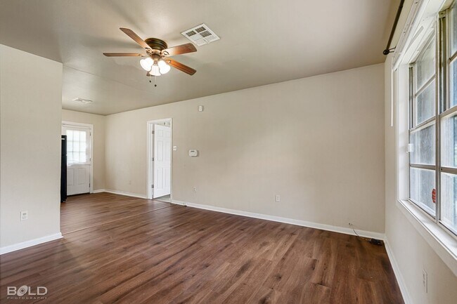 Building Photo - 1219 Olwen Dr