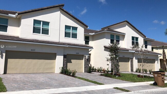 Foto del edificio - 4323  Lago Dr 0 Deerfield Beach Fl 33064