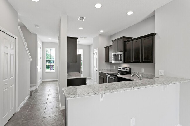 Foto del edificio - 4/2.5 Beautiful Energy Efficient Townhome in St. Cloud