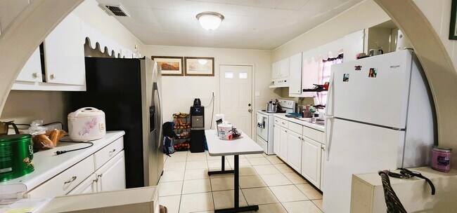 Foto del edificio - 1064 Cohassett Ave