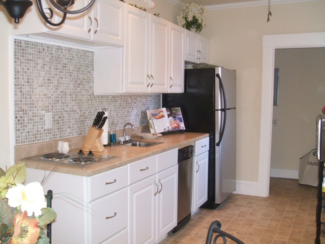 Interior Photo - 401 W Walnut St
