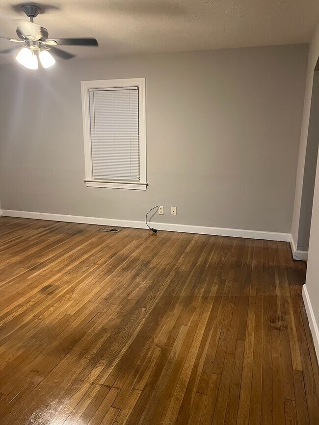 Foto del edificio - Newly renovated  single family 4 Bedroom/1...