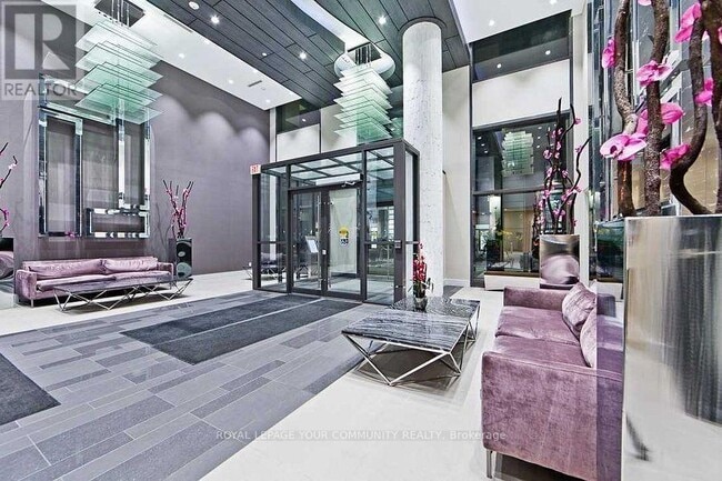 Photo du bâtiment - 9201 Yonge St