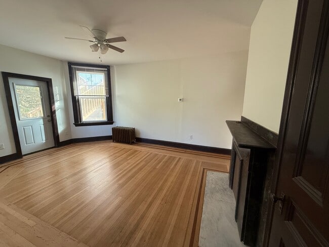 Building Photo - 433 Herschel St