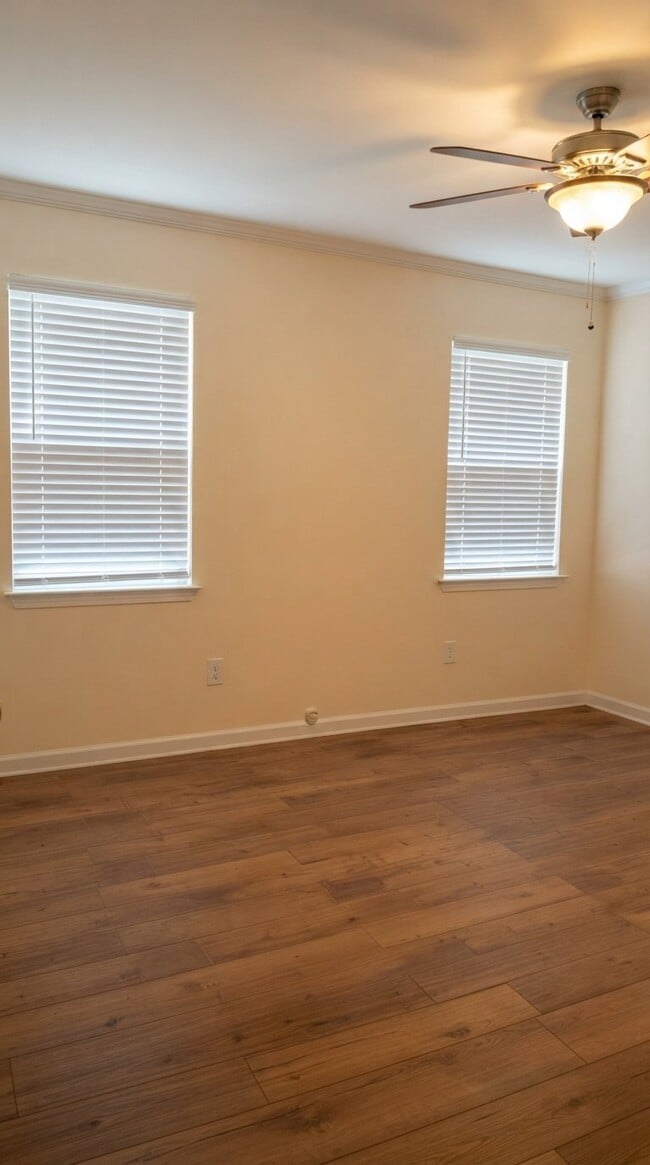 Building Photo - 5901 Crestwood Cir W