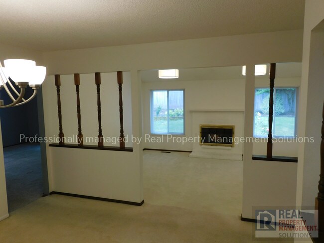 Building Photo - 9848 SW Siletz Dr