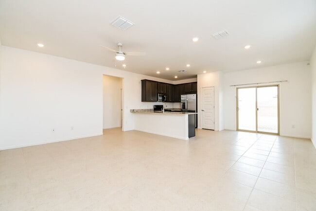 Building Photo - 10410 W Beaman Ln