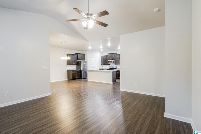 Building Photo - 1080 Park View Dr