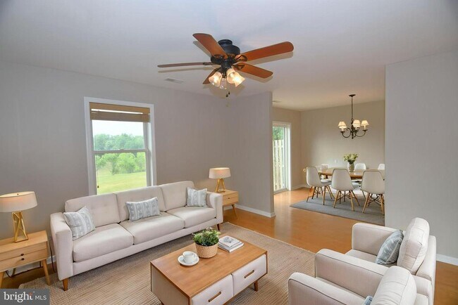 Foto del edificio - 2521 Emerald Ln