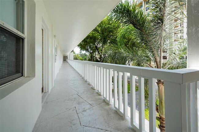 Foto del edificio - 2555 NE 11th St