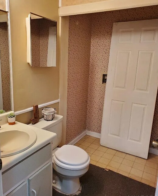 Baño y lavandería en la primera planta - 146 Woodfield Pl