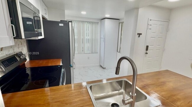 Building Photo - 3982 NW 90th Ave