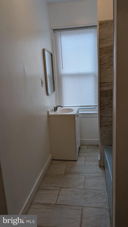 Building Photo - 244 Minor St