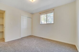 Building Photo - 2108 Applewood Rd