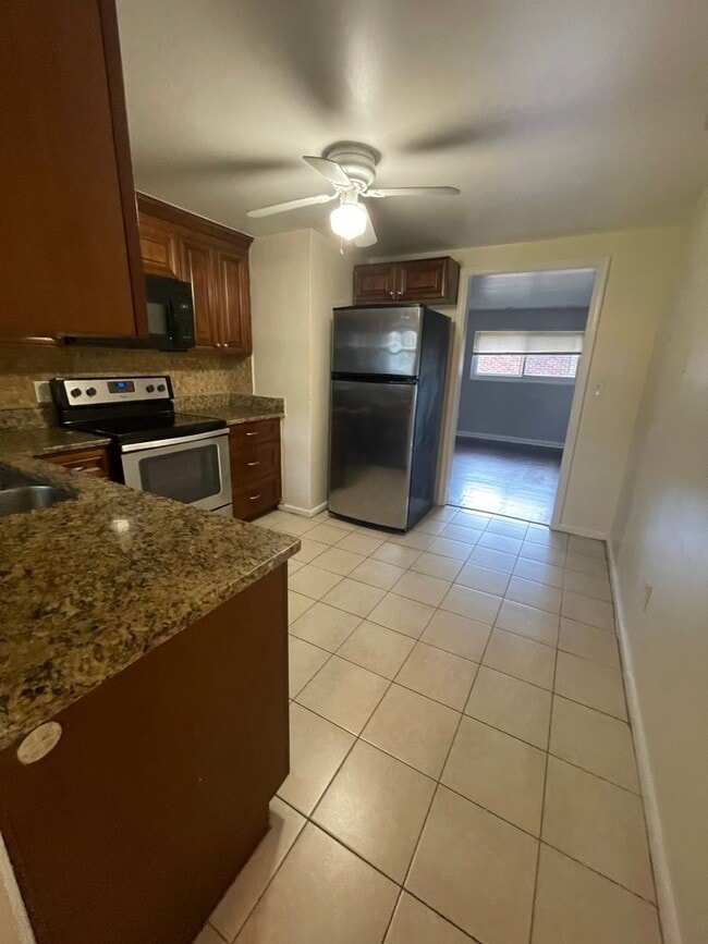 Building Photo - Coleman Place Duplex Quick Possession