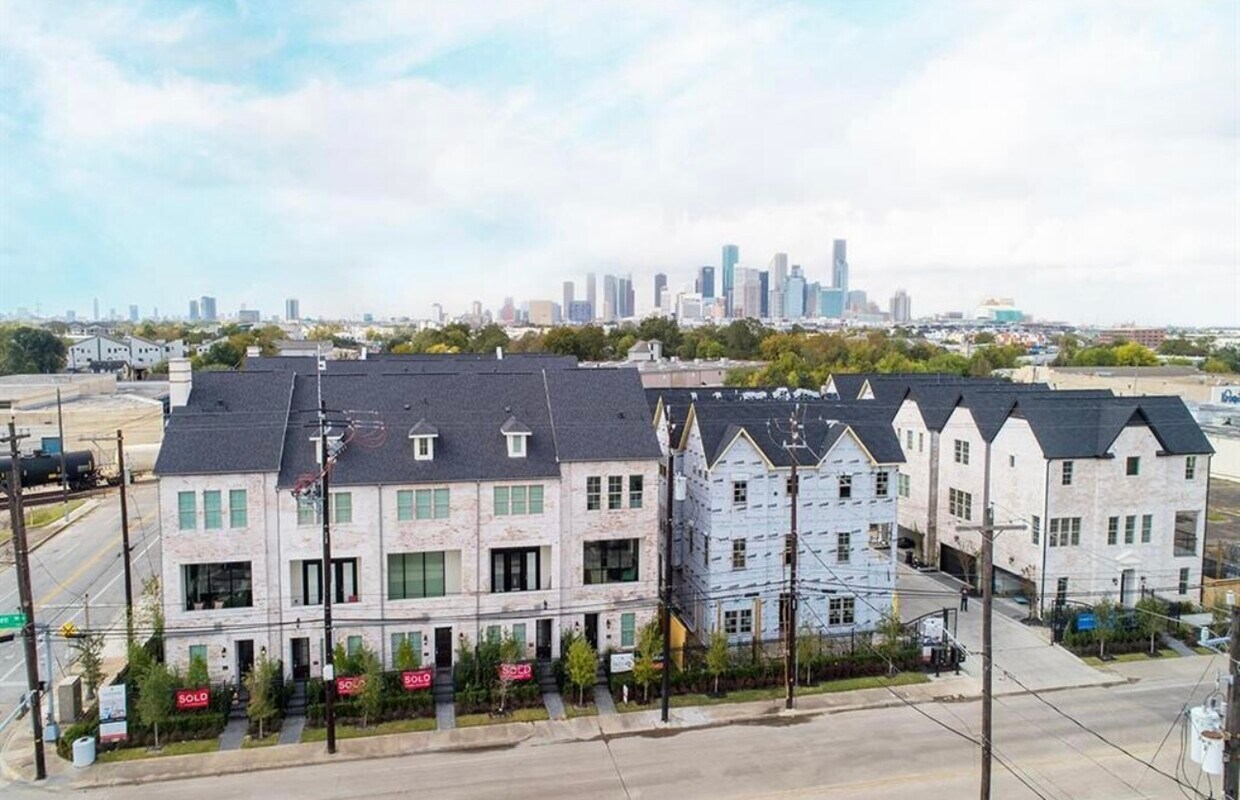 Foto principal - 4008 University Grove St