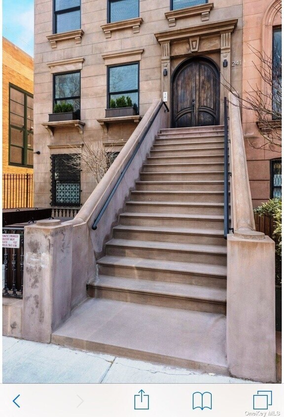 Foto principal - 241 Carroll St